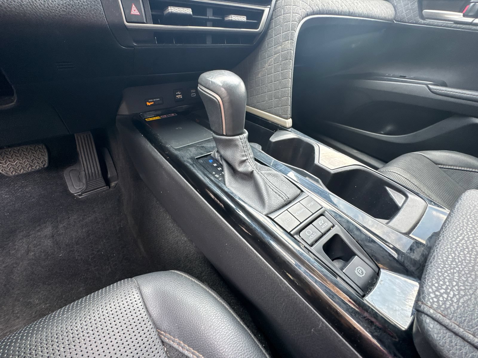 Used 2025 Toyota Camry XLE FWD image 30