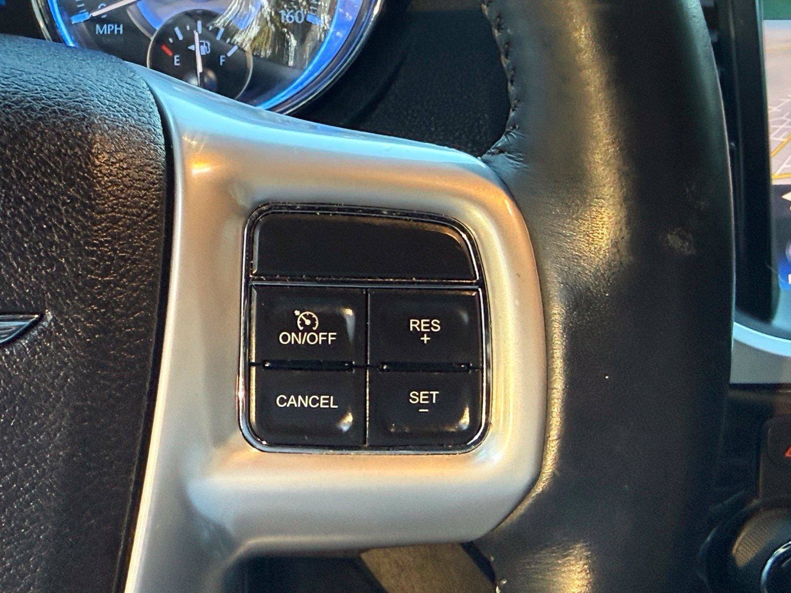 Used 2014 Chrysler 300 C RWD image 34