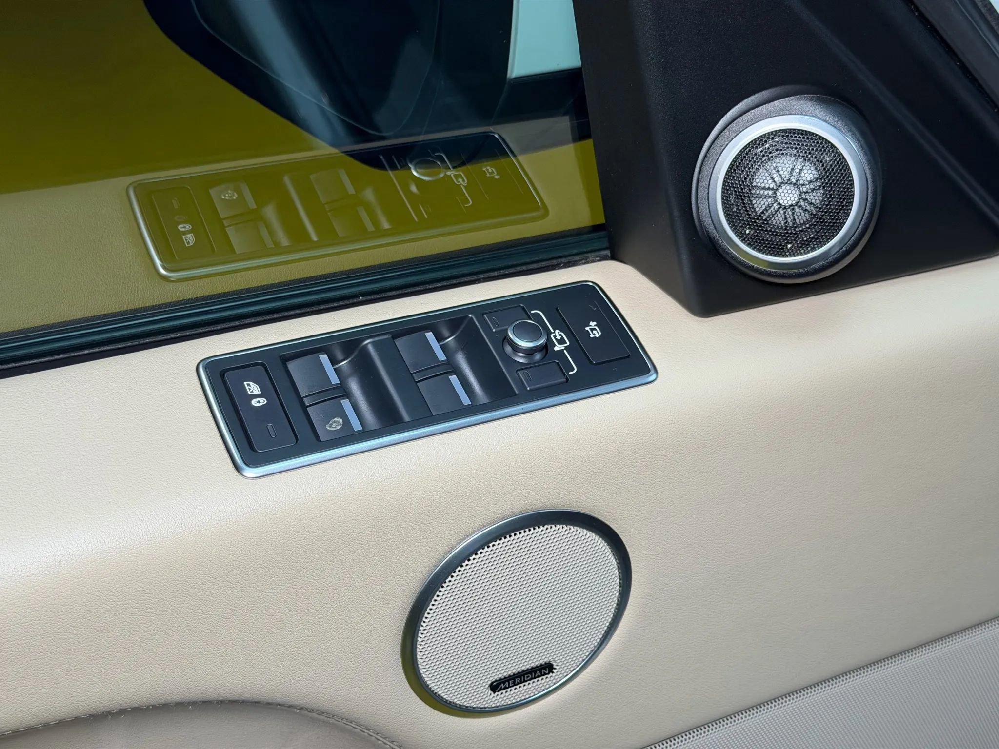 Used 2016 Land Rover Range Rover HSE image 36