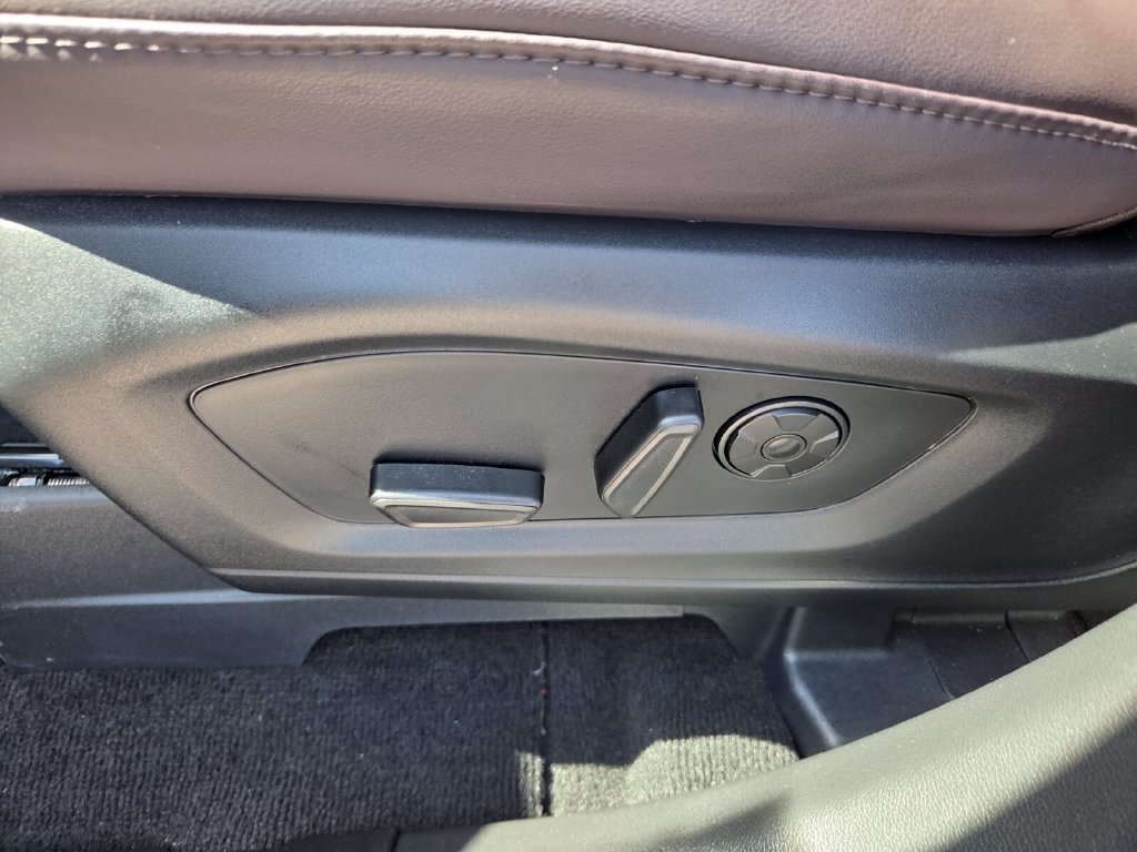 Used 2025 Ford Explorer Platinum RWD image 5