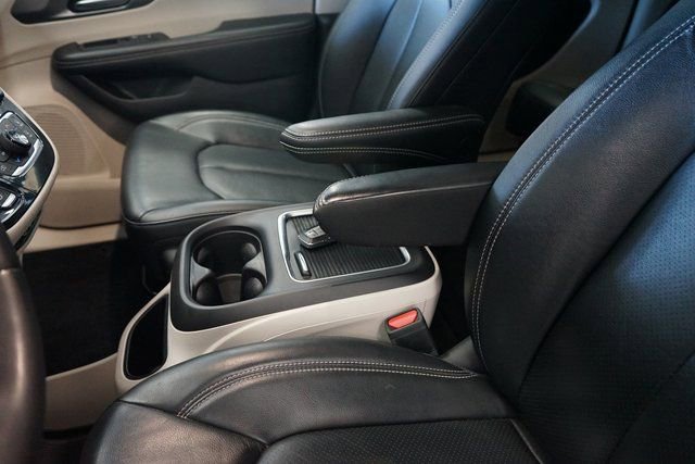 Used 2022 Chrysler Pacifica Touring-L image 28