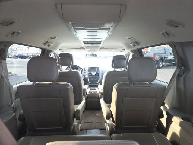 Used 2013 Chrysler Town & Country Touring image 11