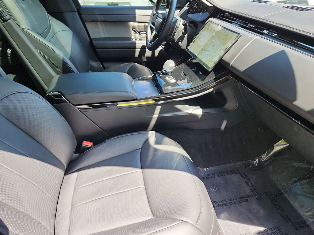 Used 2024 Land Rover Range Rover Sport SE AWD/4WD image 3