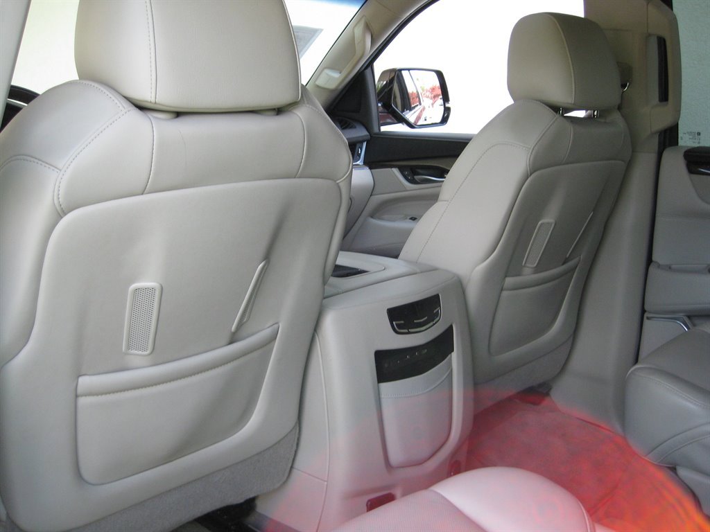 Used 2020 Cadillac Escalade Premium Luxury RWD image 29