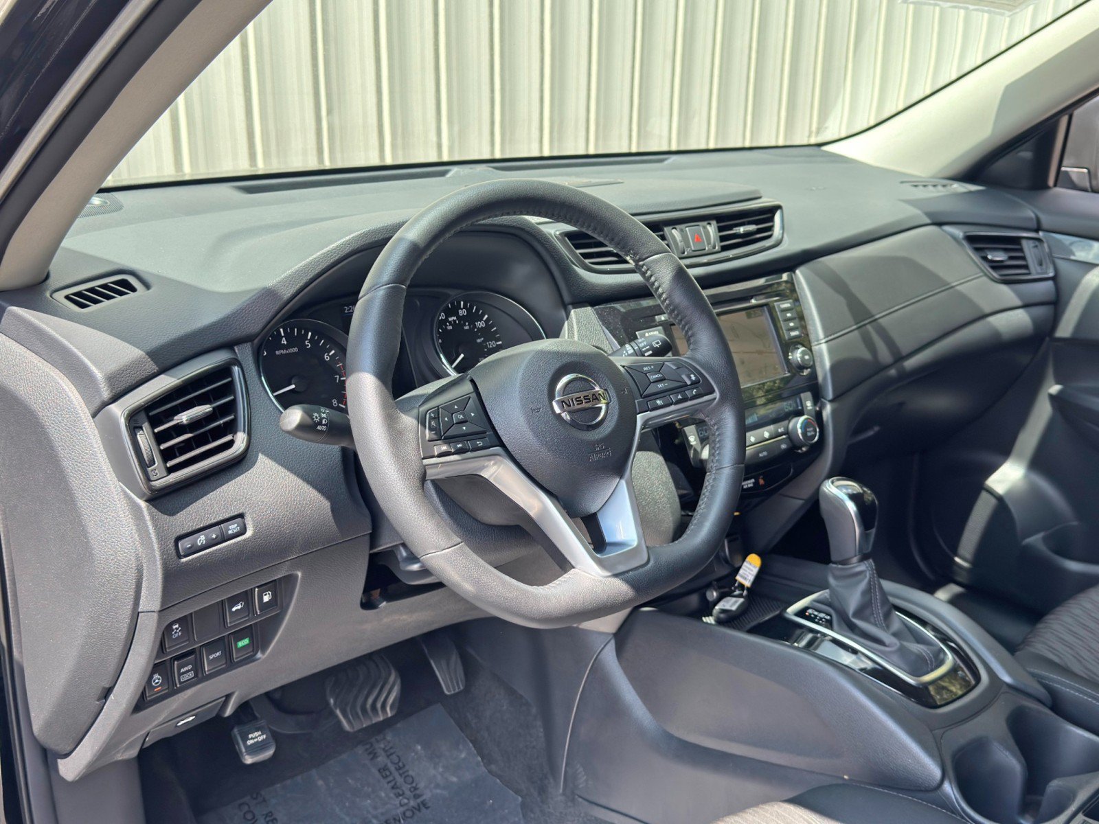 Used 2018 Nissan Rogue SV w/ Sun & Sound Touring Package AWD/4WD image 13