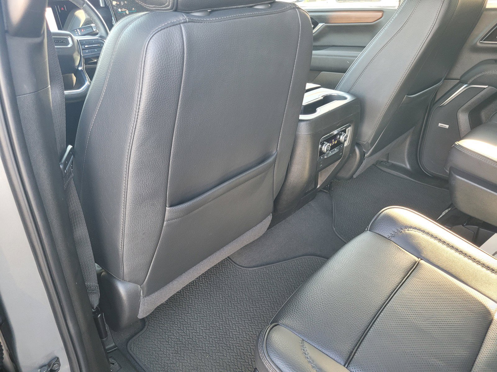 Used 2025 GMC Yukon Denali AWD/4WD image 10