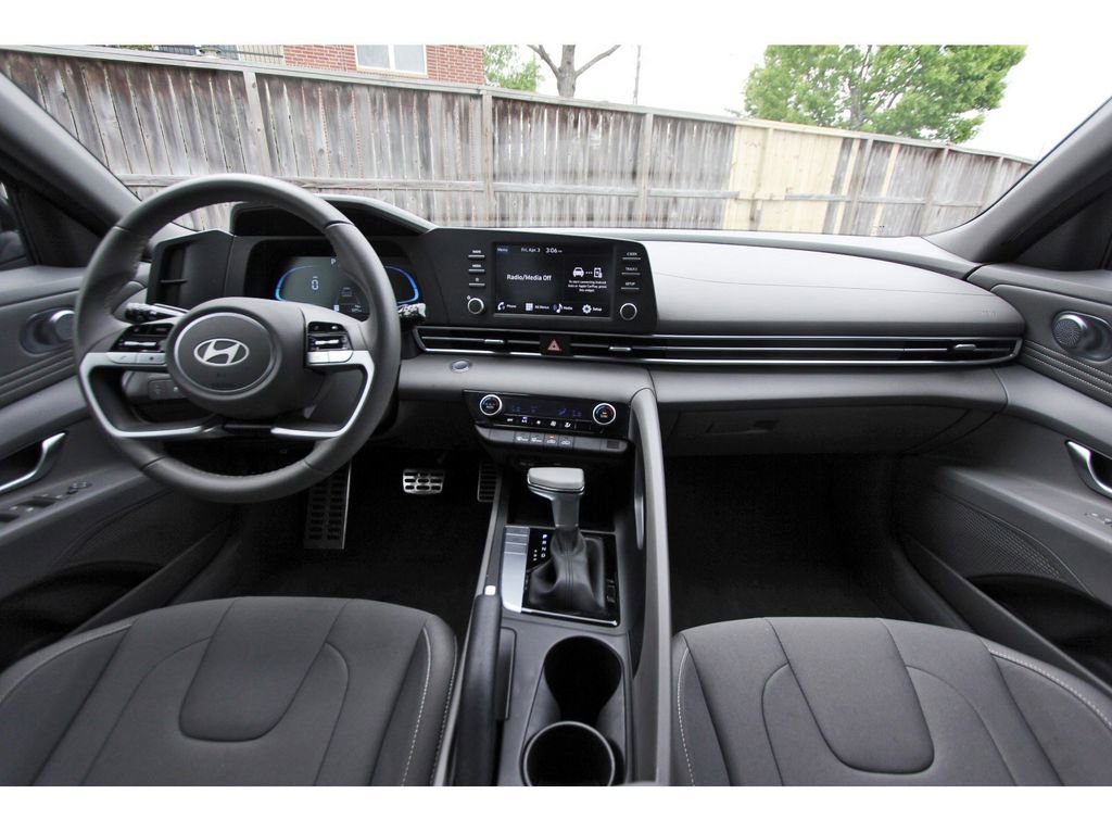 Certified 2025 Hyundai Elantra Sport image 10