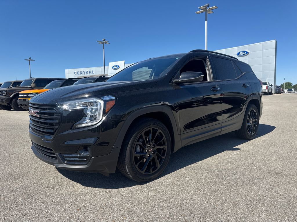 Used 2023 GMC Terrain SLT w/ Elevation Edition FWD image 2
