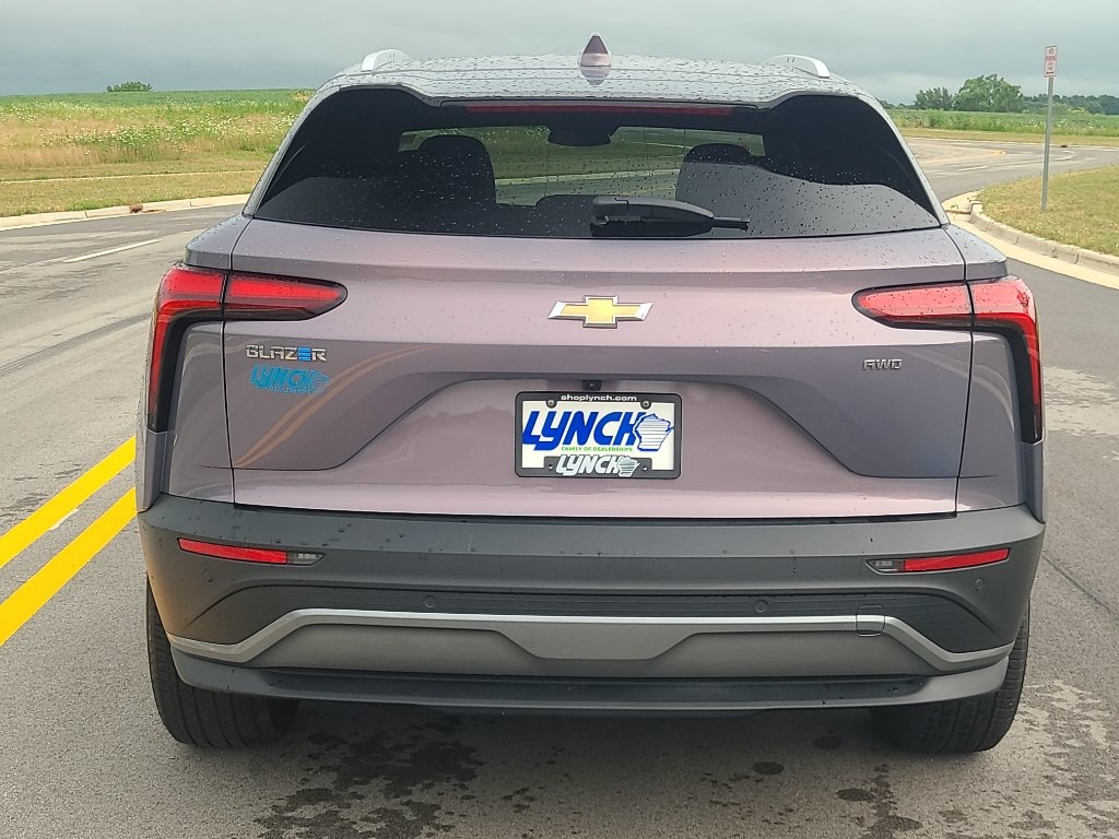 Used 2024 Chevrolet Blazer EV LT AWD/4WD image 3