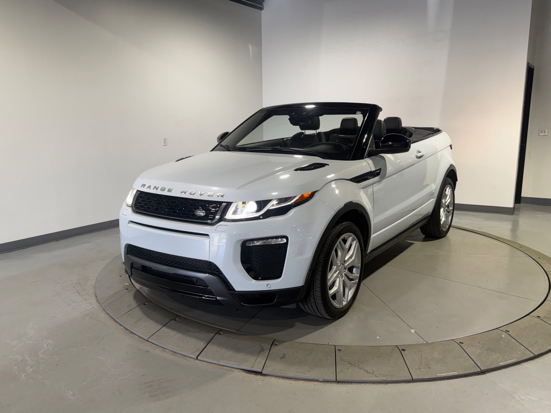 Used 2017 Land Rover Range Rover Evoque HSE Dynamic image 6