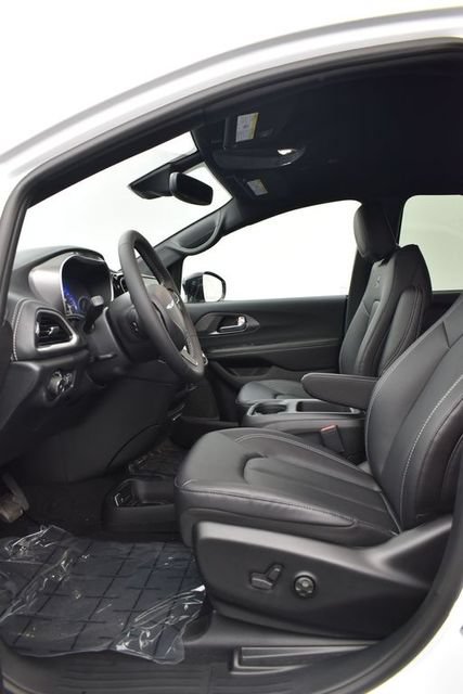 New 2026 Chrysler Pacifica Select w/ S Appearance Package AWD/4WD image 8