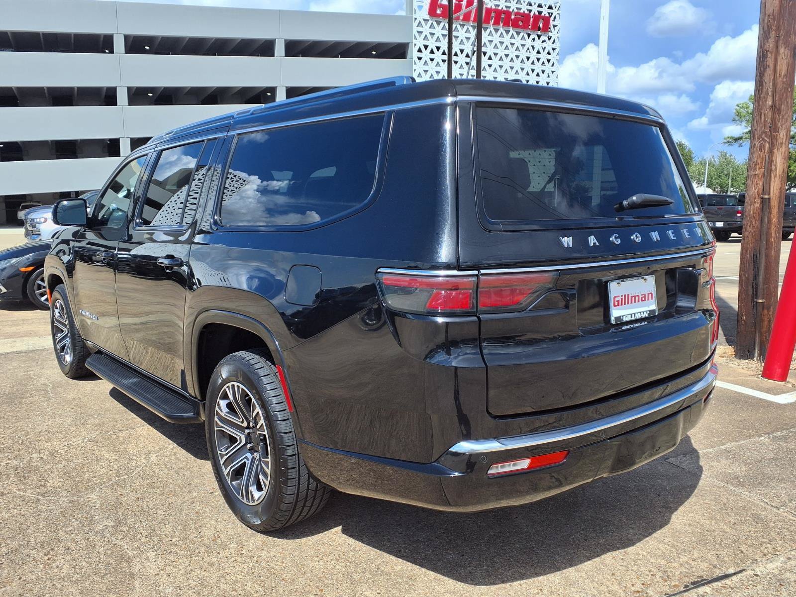 Used 2024 Jeep Wagoneer L Series II w/ Flexible Seating Group RWD image 4