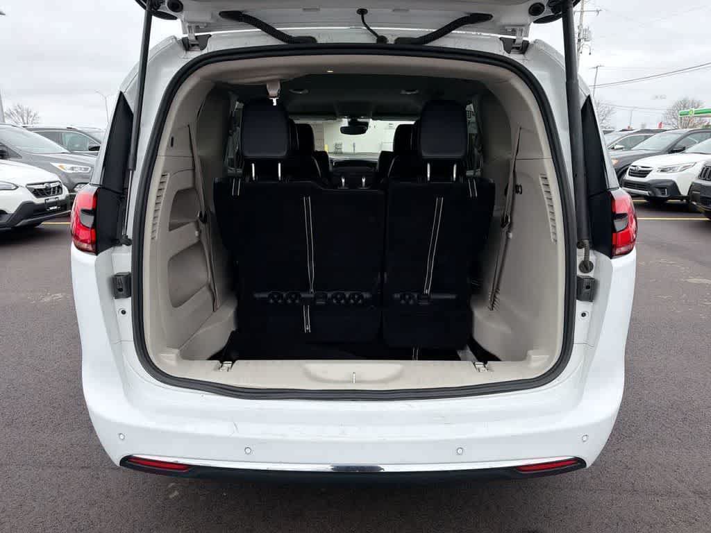Used 2024 Chrysler Pacifica Touring-L FWD image 35