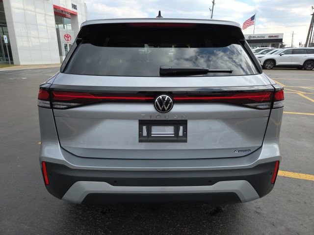 Used 2025 Volkswagen Tiguan S image 6