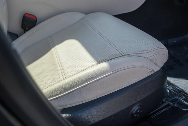 Used 2023 Mercedes-Benz C 300 4MATIC Sedan image 31