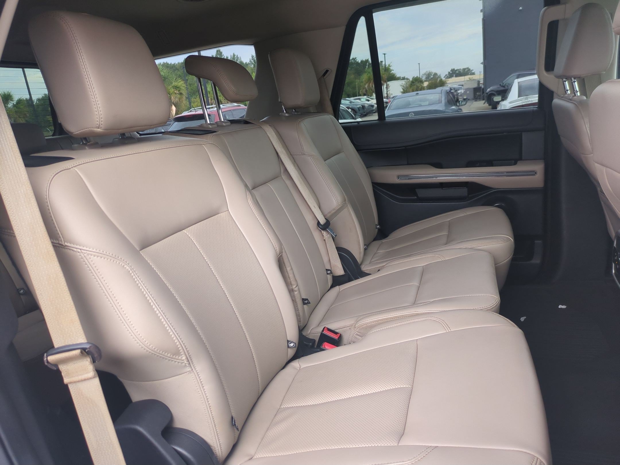 Used 2023 Ford Expedition XLT RWD image 32