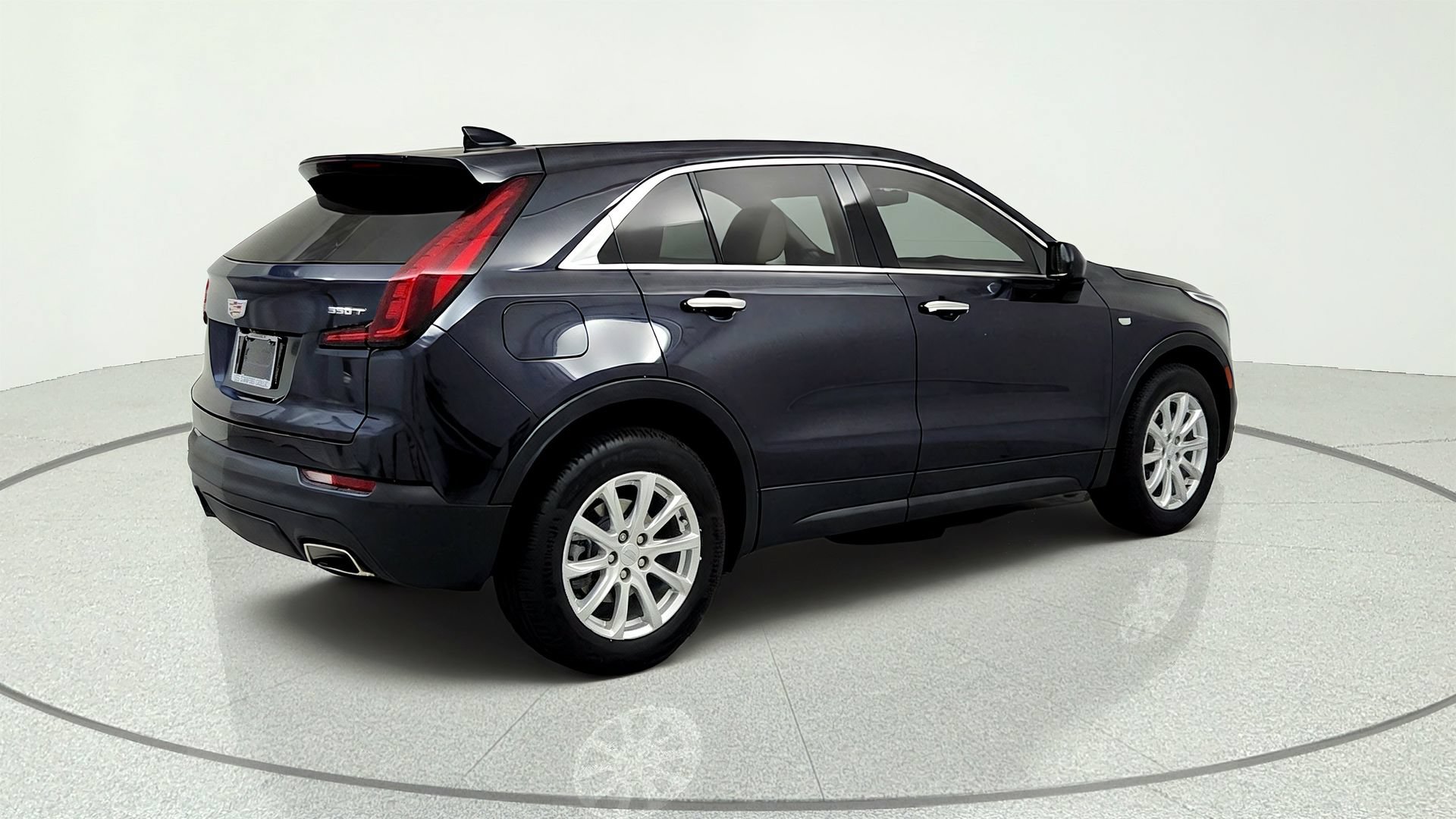 Certified 2023 Cadillac XT4 Luxury w/ Cold Weather Package FWD image 5