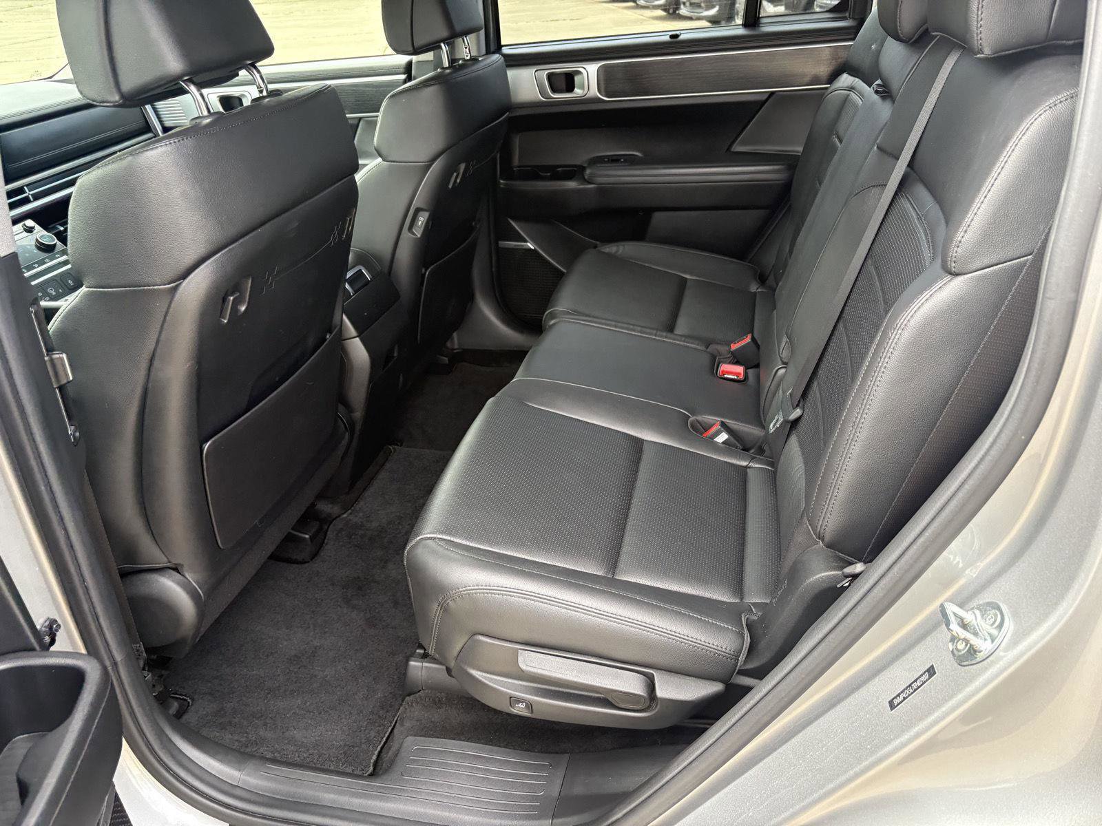 Used 2024 Hyundai Santa Fe Limited AWD/4WD image 12
