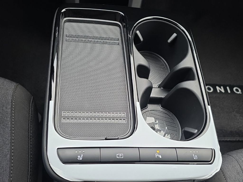 Used 2025 Hyundai Ioniq 5 SE image 32