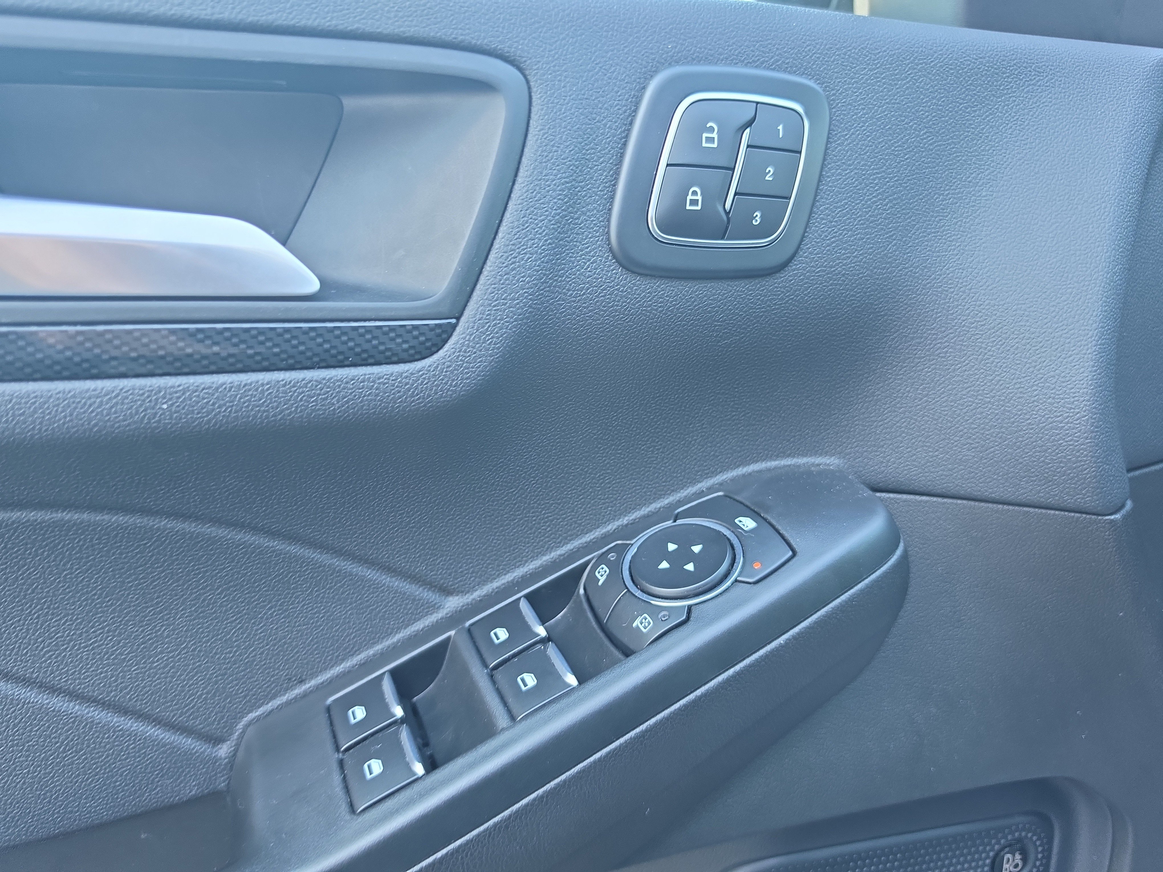 Used 2024 Ford Escape ST-Line Elite w/ Premium Technology Package AWD/4WD image 17