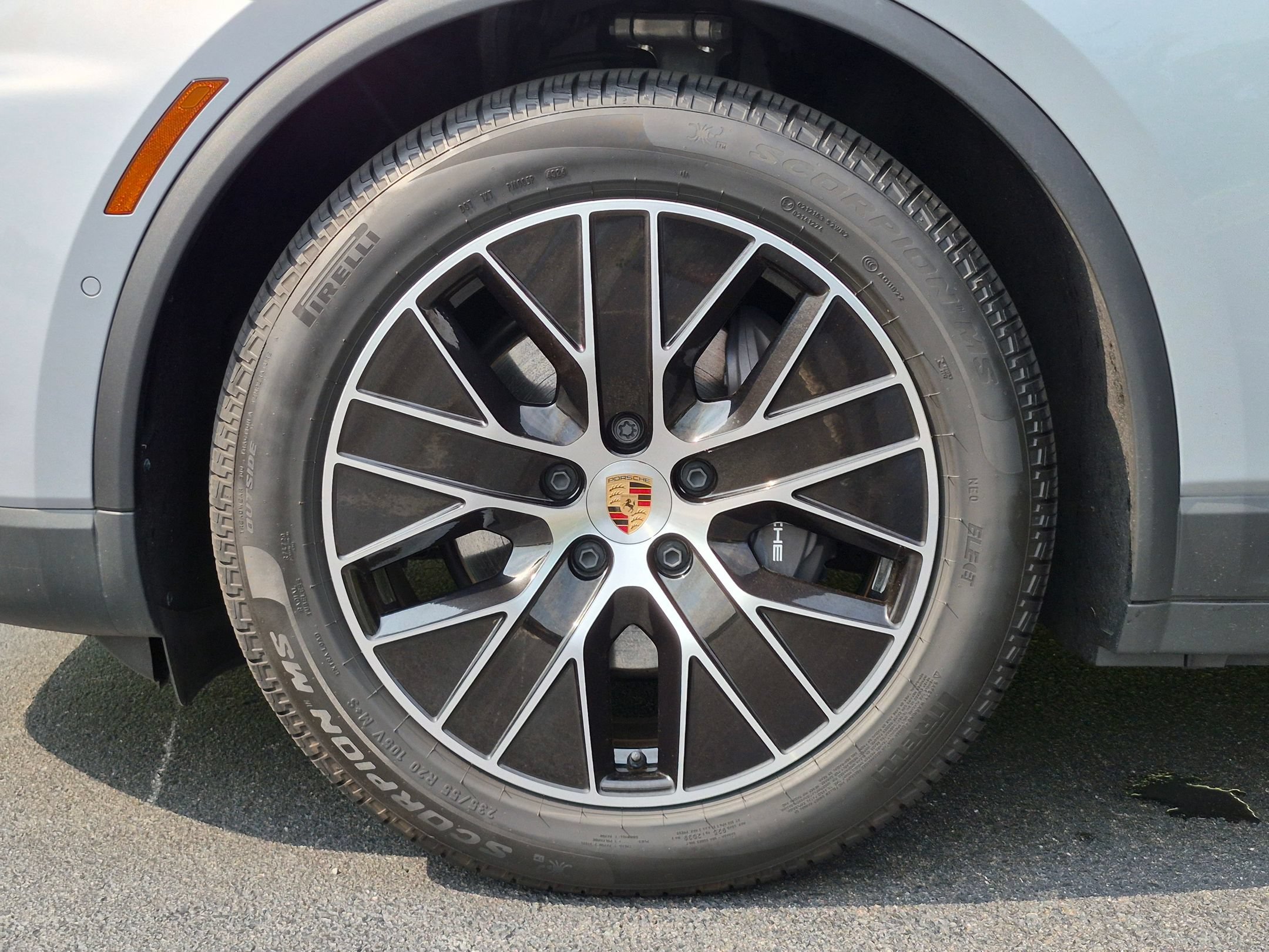 Certified 2025 Porsche Macan Electric RWD image 37