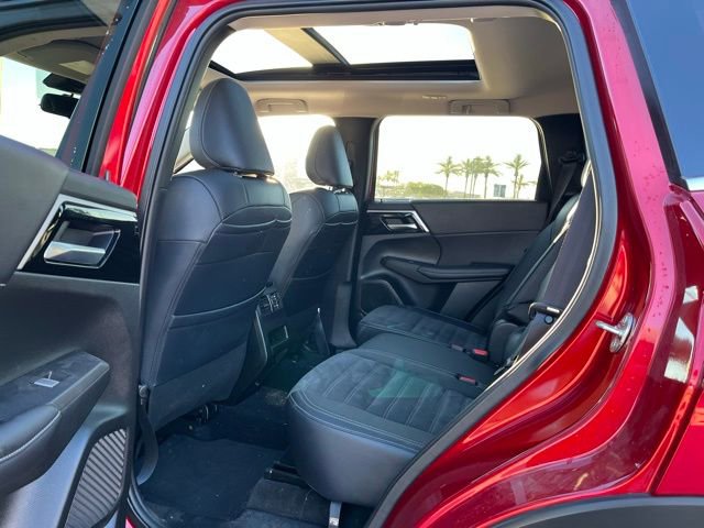 Used 2024 Mitsubishi Outlander SE image 14