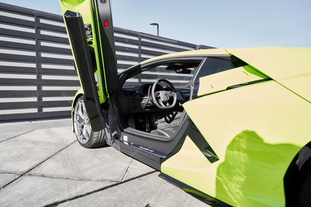 Used 2025 Lamborghini Revuelto AWD/4WD image 36