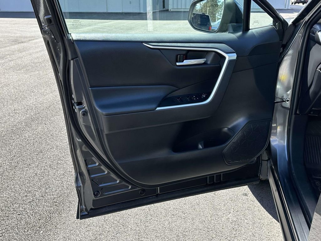 Used 2023 Toyota RAV4 XLE image 5