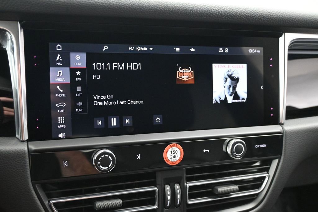 Used 2025 Porsche Macan AWD/4WD image 16