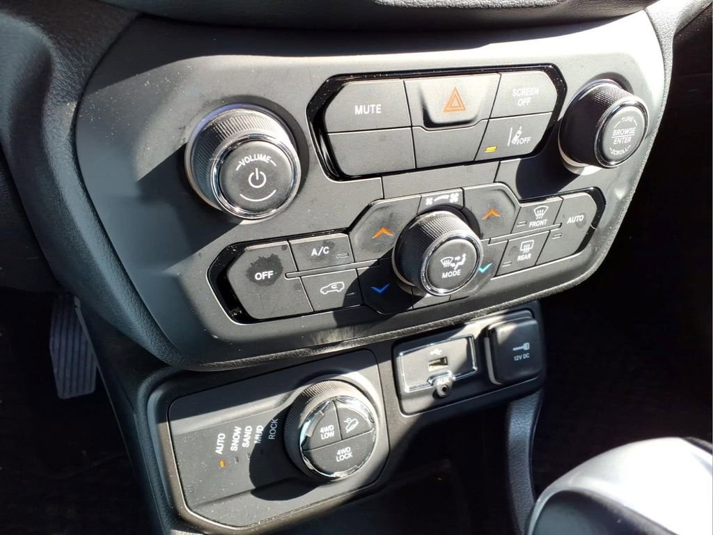Used 2023 Jeep Renegade Trailhawk AWD/4WD image 10