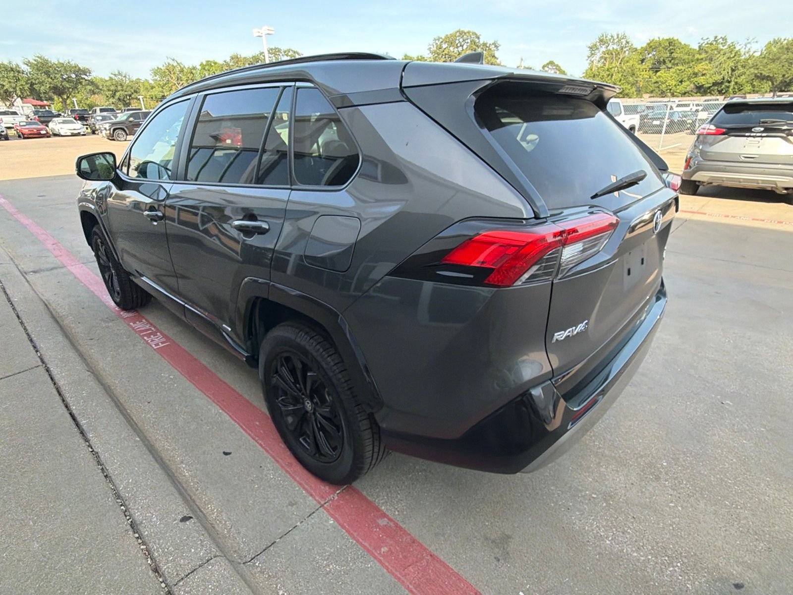 Used 2024 Toyota RAV4 SE AWD/4WD image 8