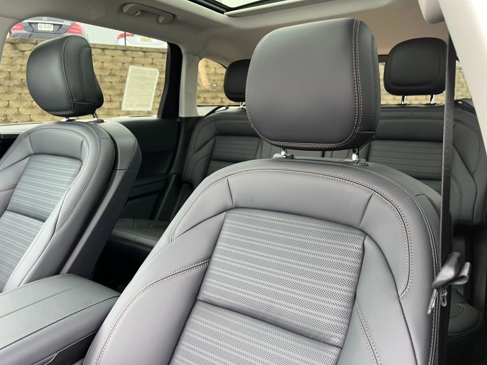 New 2026 Lincoln Nautilus Reserve w/ Jet Appearance Package AWD/4WD image 11