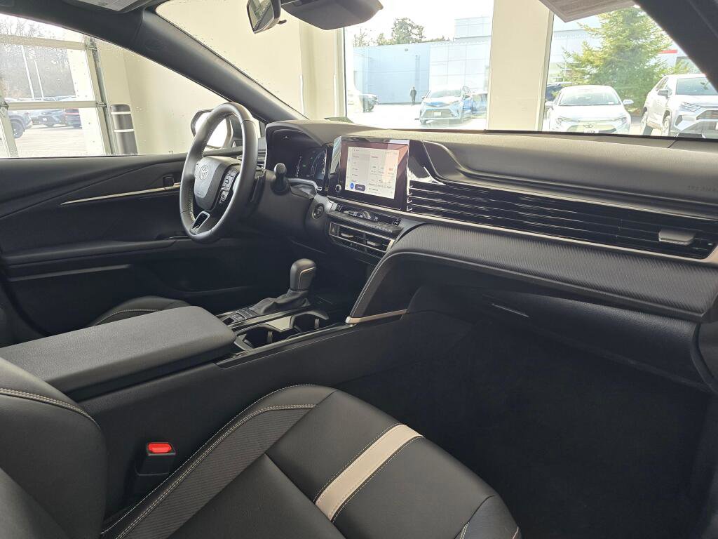 Used 2025 Toyota Camry SE image 92