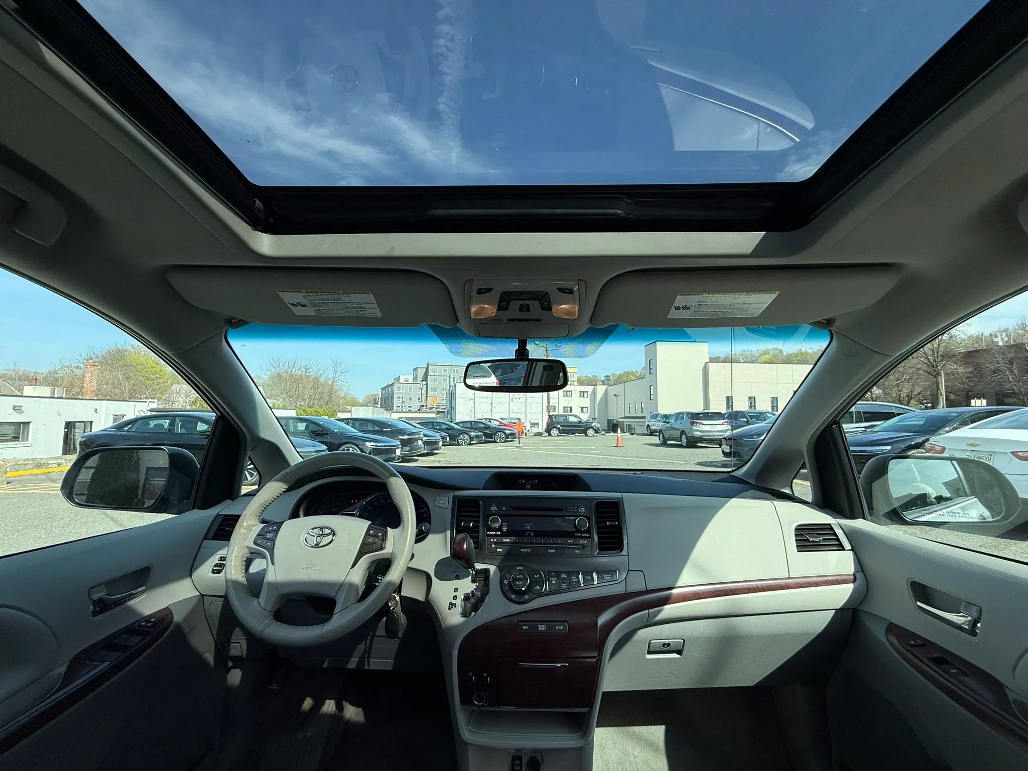 Used 2012 Toyota Sienna XLE FWD image 13