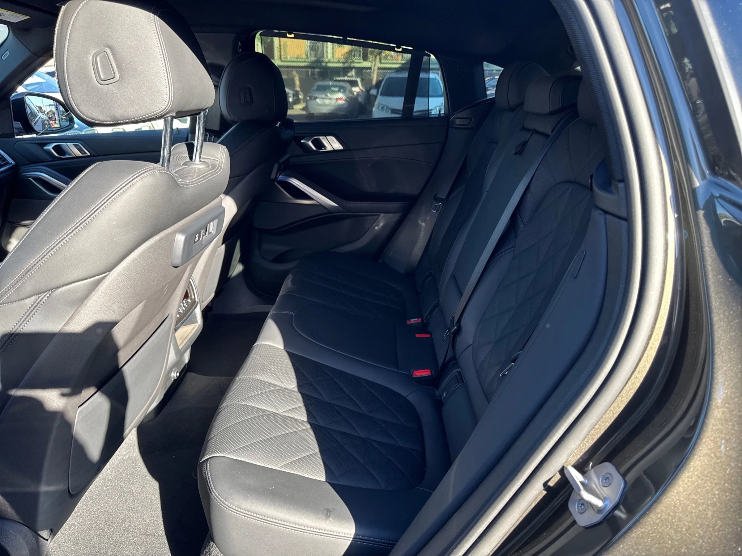 Used 2023 BMW X6 xDrive40i w/ M Sport Package image 10