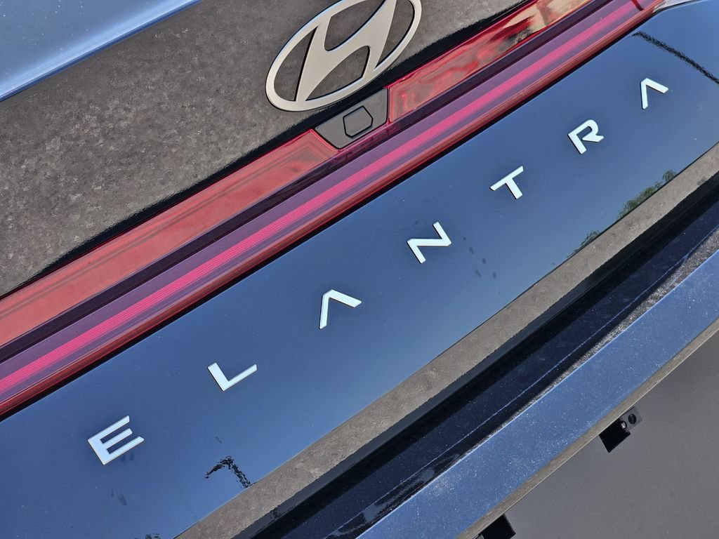 New 2026 Hyundai Elantra Limited FWD image 11