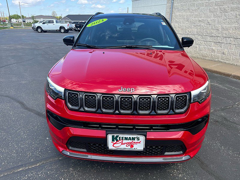 Used 2024 Jeep Compass Limited w/ Driver Assist Group I AWD/4WD image 3