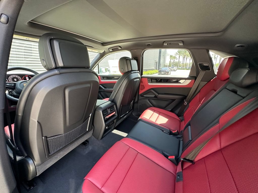 Certified 2025 Porsche Cayenne S AWD/4WD image 32