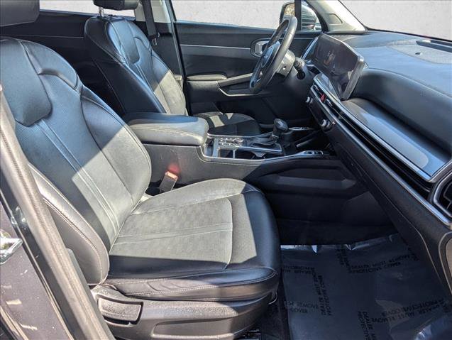 Used 2024 Kia Sorento S image 19