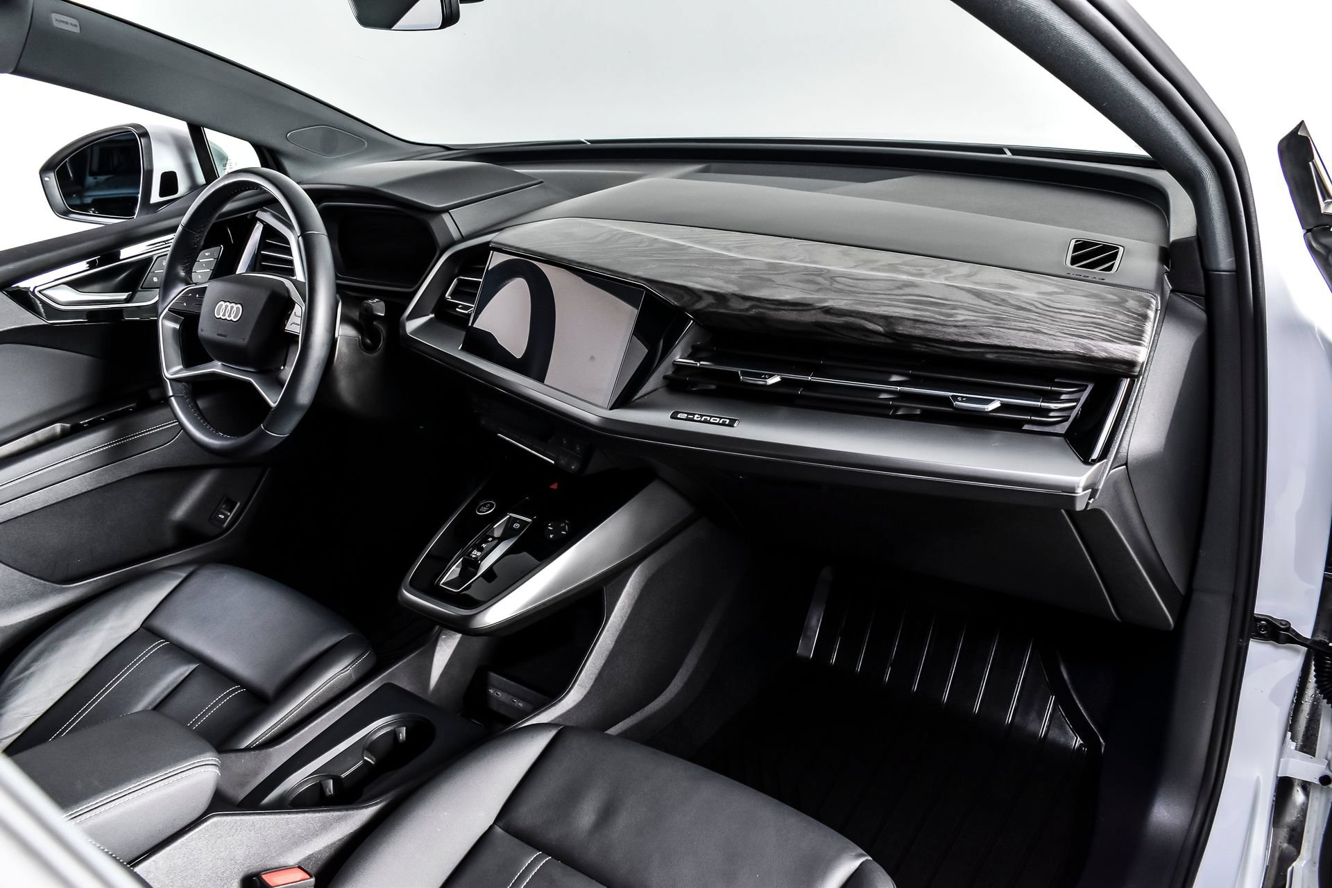 Used 2024 Audi Q4 e-tron Premium Plus AWD/4WD image 19