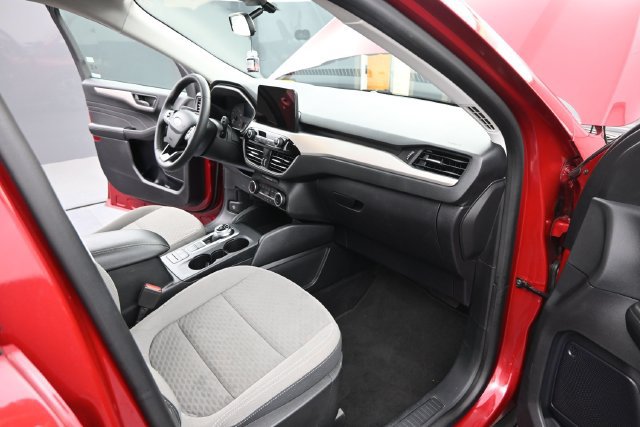 Used 2022 Ford Escape SE w/ SE Sport Appearance Package FWD image 24