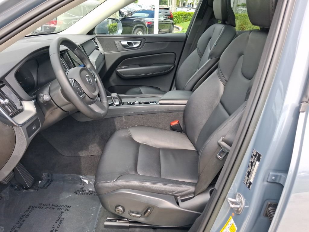 Used 2023 Volvo XC60 B5 Core FWD image 14