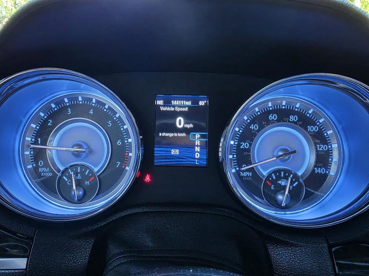 Used 2014 Chrysler 300 C AWD/4WD image 17