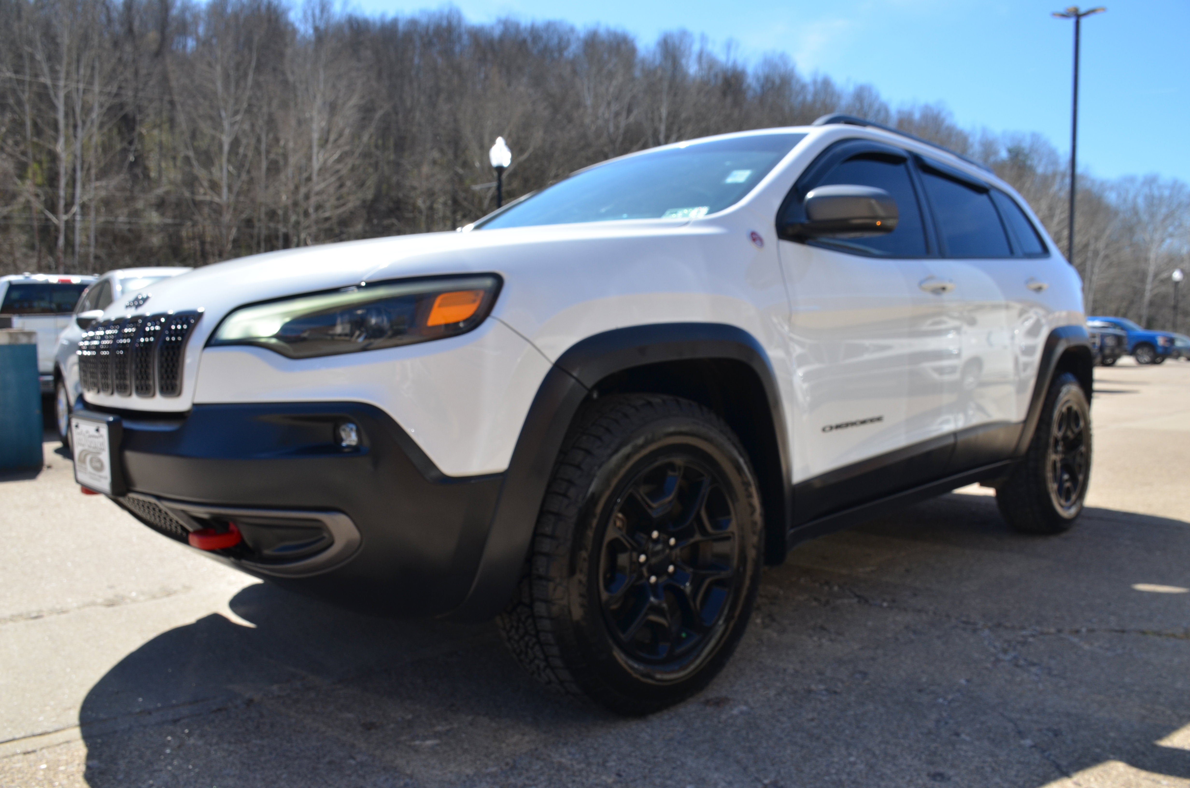 Used 2019 Jeep Cherokee Trailhawk w/ Cold Weather Group image 3