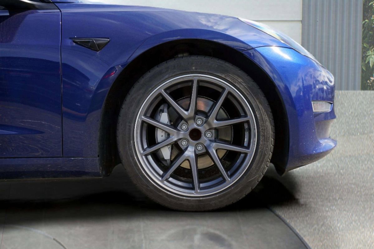 Used 2023 Tesla Model 3 Standard Range image 9
