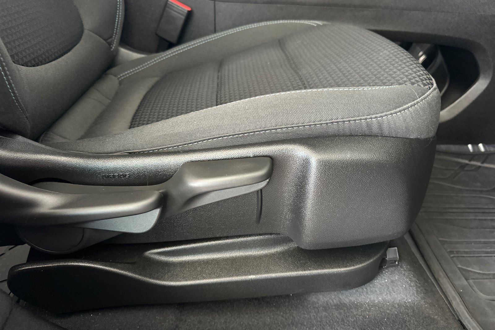 Used 2023 Chevrolet Bolt EUV LT FWD image 22