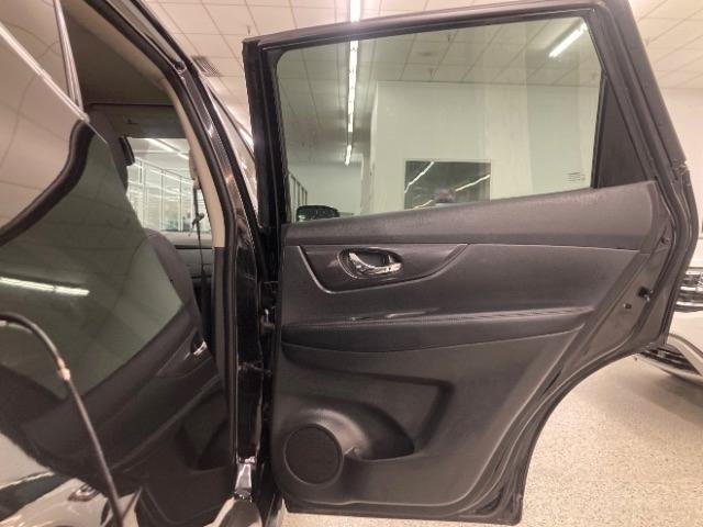 Used 2020 Nissan Rogue SV AWD/4WD image 30