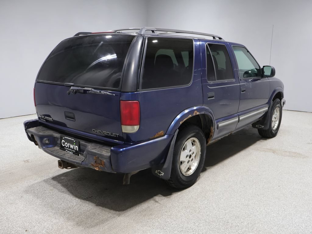 Used 2000 Chevrolet Blazer LS w/ LS Preferred Equipment Group AWD/4WD image 2