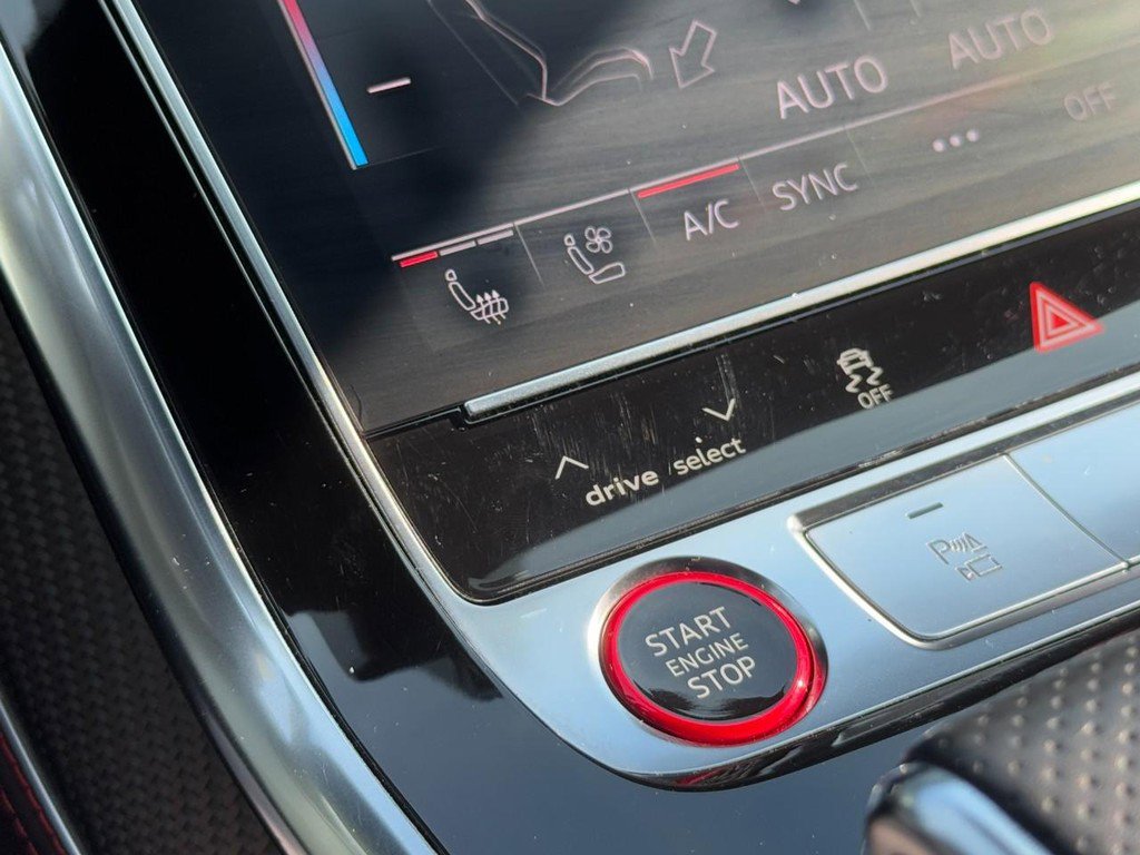 Used 2021 Audi RS Q8 4.0 TFSI quattro image 32