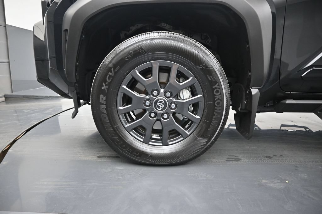 Used 2025 Toyota 4Runner SR5 AWD/4WD image 26